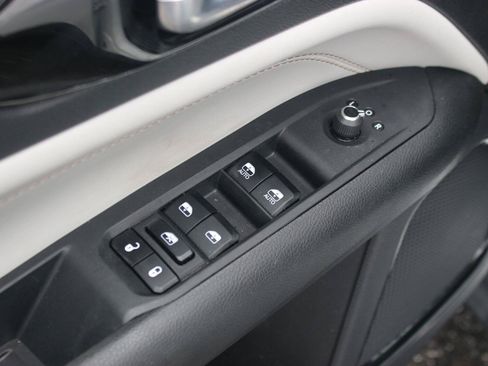 Used 2023 Jeep Compass Limited AWD/4WD image 13