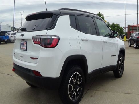 Certified 2024 Jeep Compass Trailhawk w/ Sun and Sound Group AWD/4WD image 6