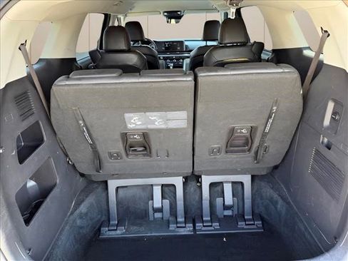 Used 2022 Kia Carnival LX FWD image 36