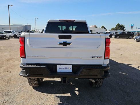 New 2026 Chevrolet Silverado 2500 ZR2 w/ LPO, Dark Essentials Package AWD/4WD image 7