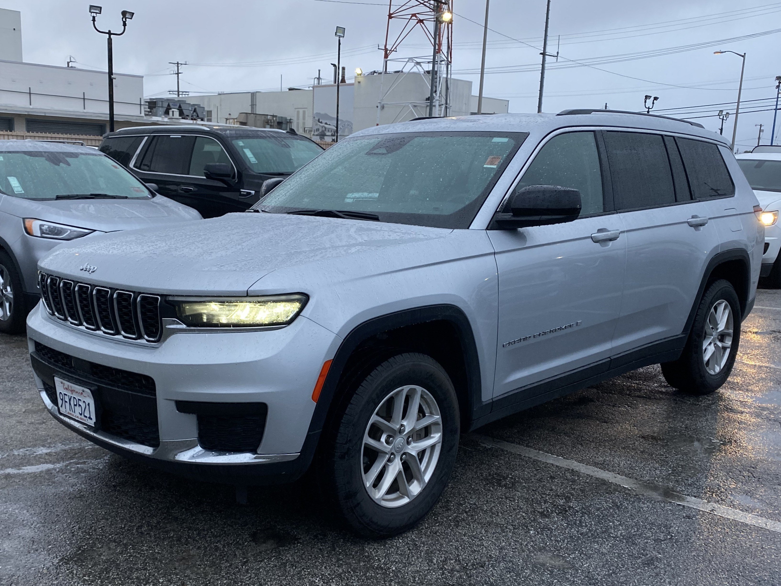 Used 2023 Jeep Grand Cherokee L Laredo RWD image 2