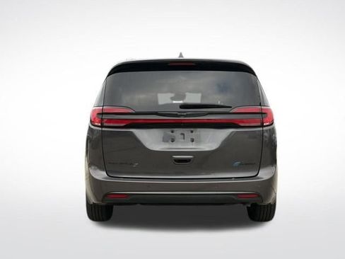 Used 2022 Chrysler Pacifica Limited w/ Uconnect Theater Family Group FWD image 26