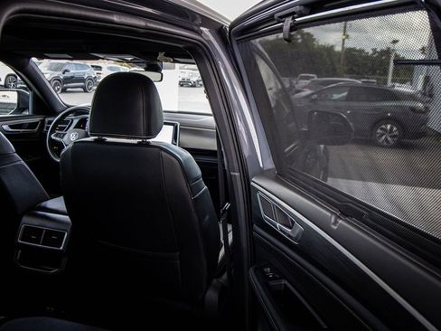 Used 2024 Volkswagen Atlas Cross Sport SE w/ Panoramic Sunroof Package image 18