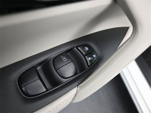 Used 2022 Nissan Rogue Sport SL w/ Premium Package image 13