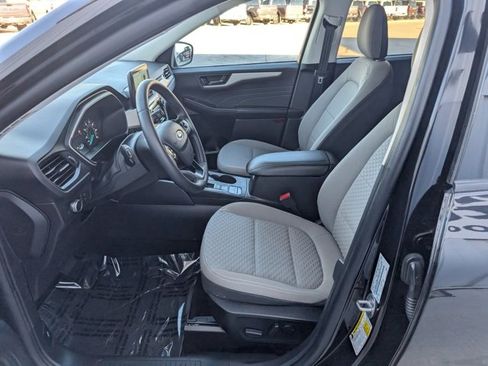 Used 2022 Ford Escape SE w/ SE Sport Appearance Package image 2