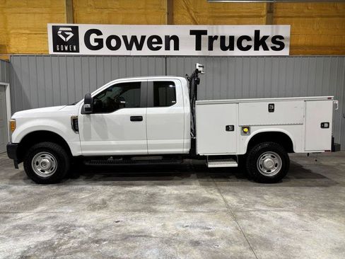 Used 2017 Ford F250 XL w/ Power Equipment Group AWD/4WD image 2