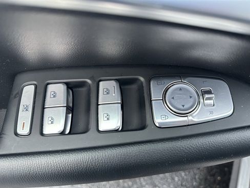 Used 2023 Genesis G70 2.0T image 19