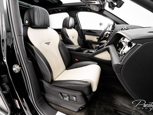 Used 2022 Bentley Bentayga image 45