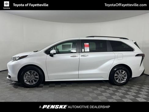 Used 2026 Toyota Sienna XLE FWD image 2