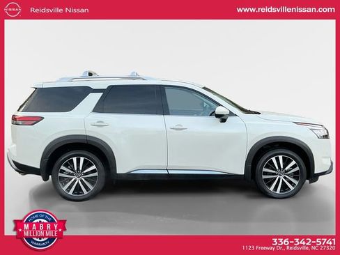 Used 2024 Nissan Pathfinder Platinum image 7