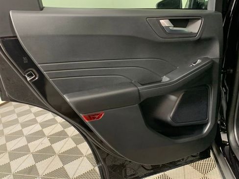 Used 2025 Ford Escape SE image 35