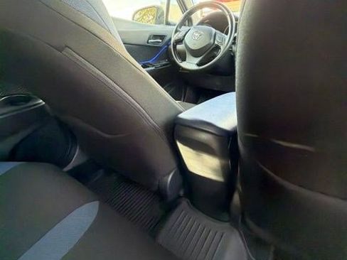 Used 2020 Toyota C-HR XLE FWD image 10