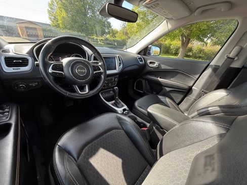 Used 2018 Jeep Compass Latitude w/ Popular Equipment Group FWD image 9