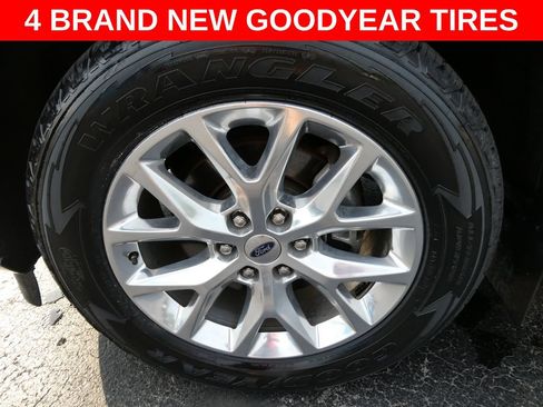 Used 2020 Ford Expedition XLT w/ Equipment Group 202A AWD/4WD image 4