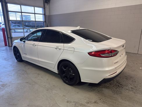Used 2019 Ford Fusion SE image 4