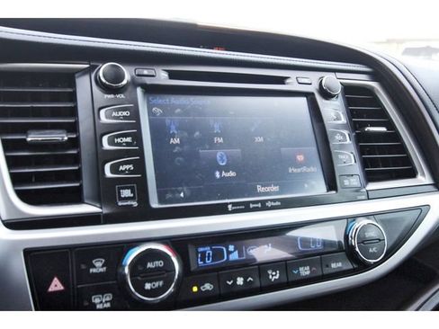 Used 2018 Toyota Highlander Limited image 24