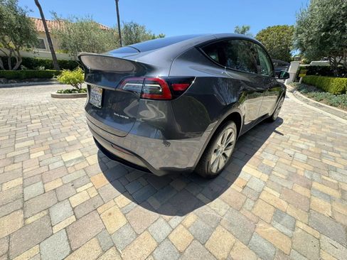 Used 2024 Tesla Model Y Long Range AWD/4WD image 6