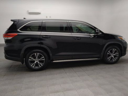 Used 2019 Toyota Highlander Plus FWD image 10