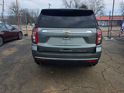 Used 2023 Chevrolet Suburban Premier RWD image 4