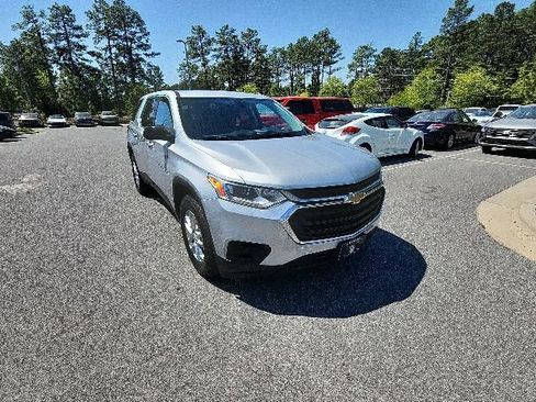 Used 2020 Chevrolet Traverse LS image 2
