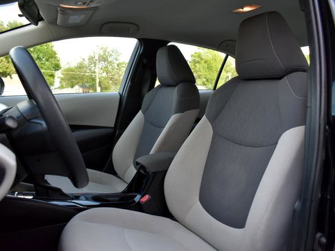 Used 2021 Toyota Corolla LE image 24