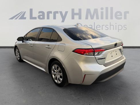 Used 2025 Toyota Corolla LE FWD image 3