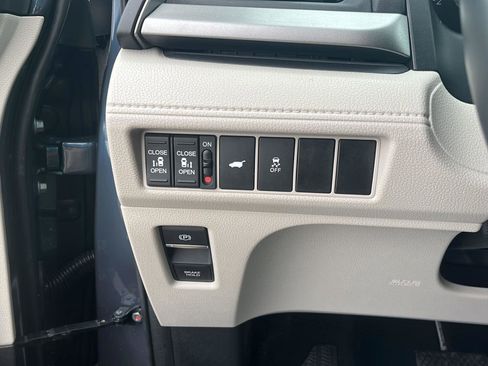 Used 2025 Honda Odyssey EX-L image 13