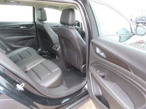 Used 2019 Buick Regal Essence w/ Driver Confidence Package I image 29