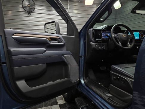 Used 2025 Chevrolet Silverado 2500 High Country w/ High Country Premium Package AWD/4WD image 44