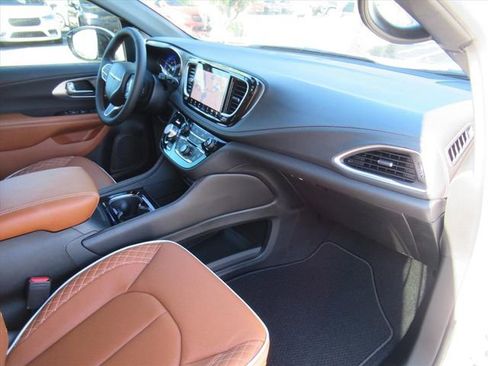 New 2026 Chrysler Pacifica Pinnacle FWD image 11