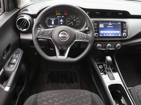 Used 2024 Nissan Kicks SV image 12