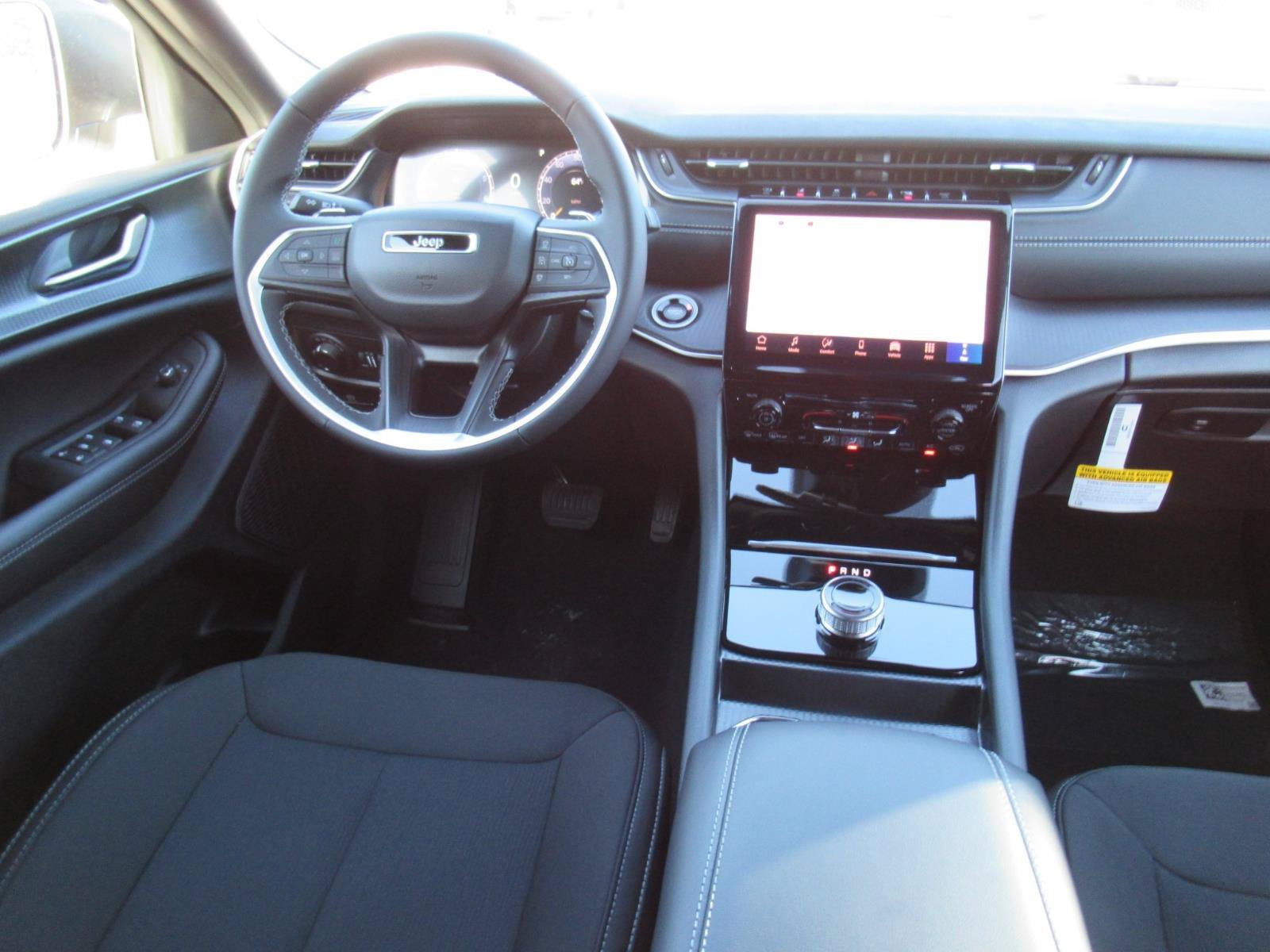 New 2027 Jeep Grand Cherokee Laredo RWD image 12