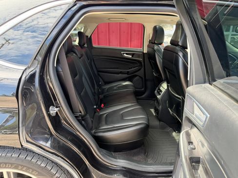 Used 2020 Ford Edge Titanium FWD image 16