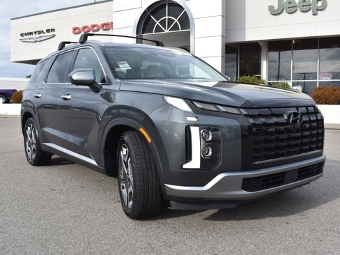 Used 2023 Hyundai Palisade Limited image 3