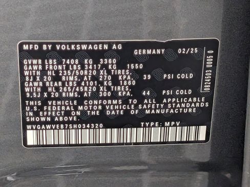 Used 2025 Volkswagen ID. Buzz Pro S Plus RWD image 39