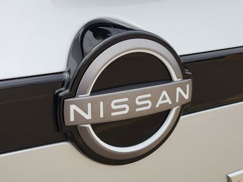 Used 2025 Nissan Pathfinder Platinum AWD/4WD image 13