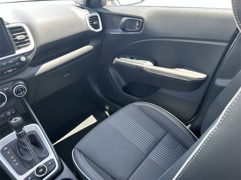 New 2025 Hyundai Venue Limited image 6