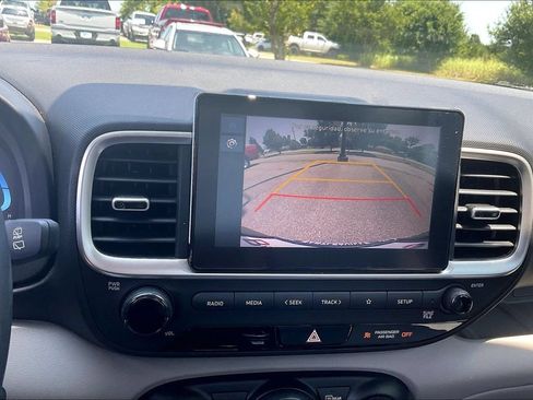 Used 2023 Hyundai Venue SEL FWD image 21