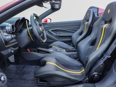 Certified 2022 Ferrari F8 Tributo RWD image 4