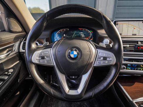 Used 2022 BMW 740i xDrive w/ Premium Package image 14