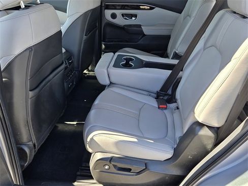 Used 2023 Honda Pilot Touring image 12