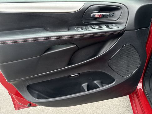Used 2015 Dodge Grand Caravan R/T image 16