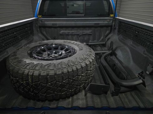 Used 2024 GMC Canyon AT4X w/ AT4X AEV Edition image 11