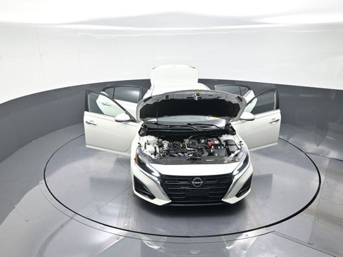 Used 2023 Nissan Altima 2.5 SV image 12