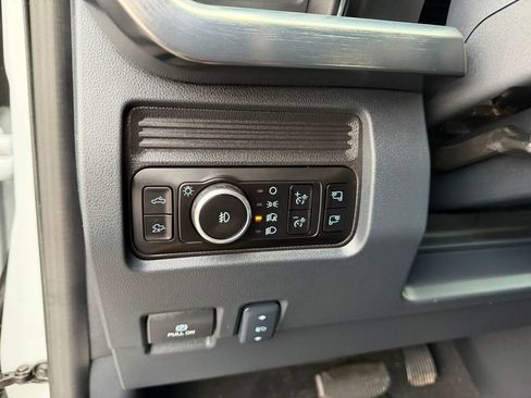 Used 2025 Ford F250 Lariat w/ Chrome Package image 39