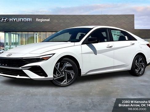 New 2025 Hyundai Elantra SEL image 1