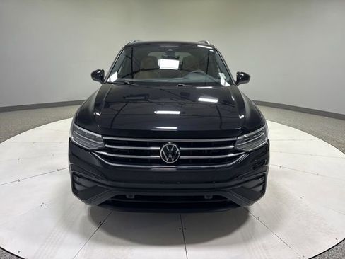 Used 2023 Volkswagen Tiguan SE w/ Panoramic Sunroof Package FWD image 8