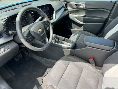 Used 2025 Chevrolet Trax LS image 24