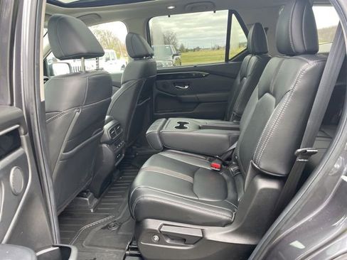 Used 2025 Honda Pilot Touring image 11