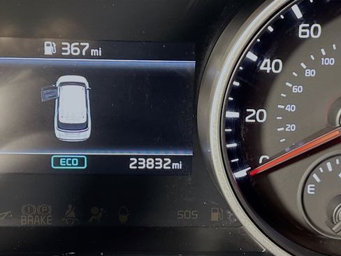 Used 2024 Kia Carnival LX FWD image 22